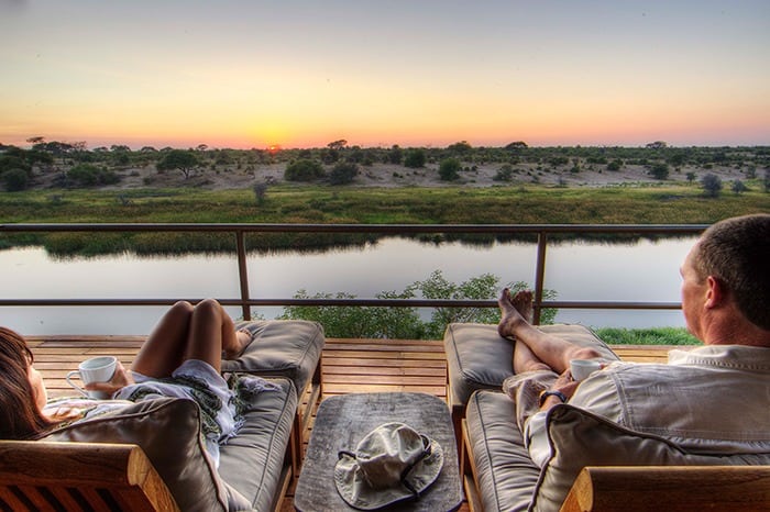 Leroo La Tau - Guests looking over Boteti