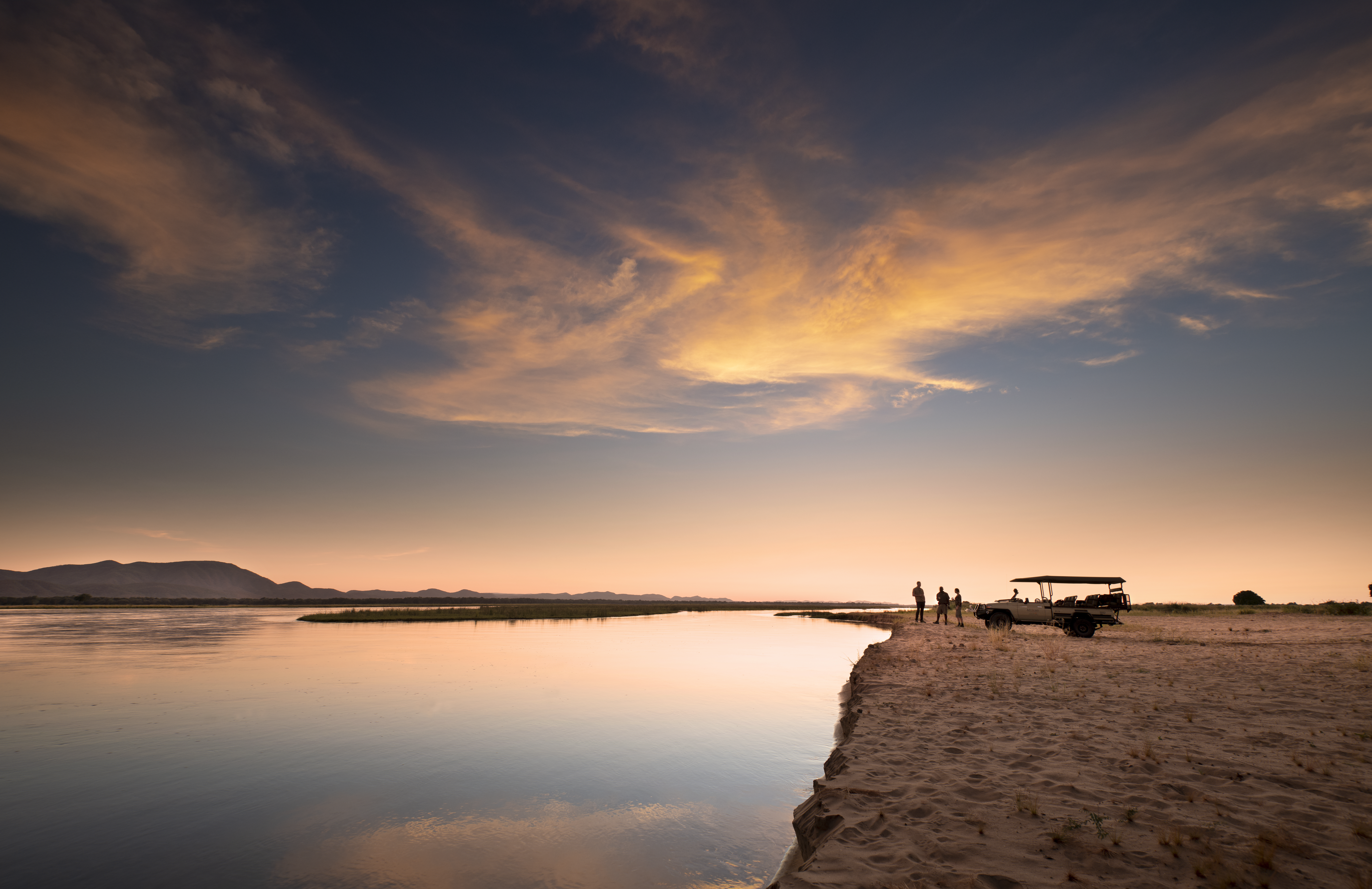 Sunset Sundowners alongside the water at Nyamatusi