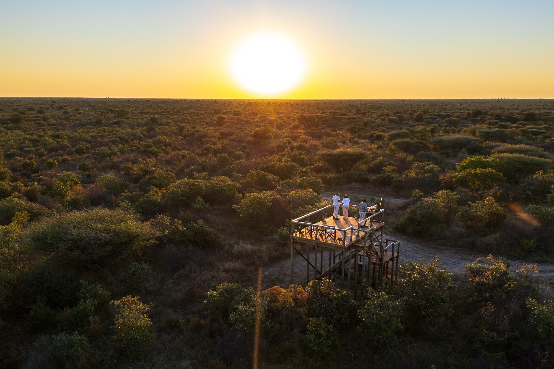 Dinaka_Lookout_Deck_Aerial_view_sunset_landscape