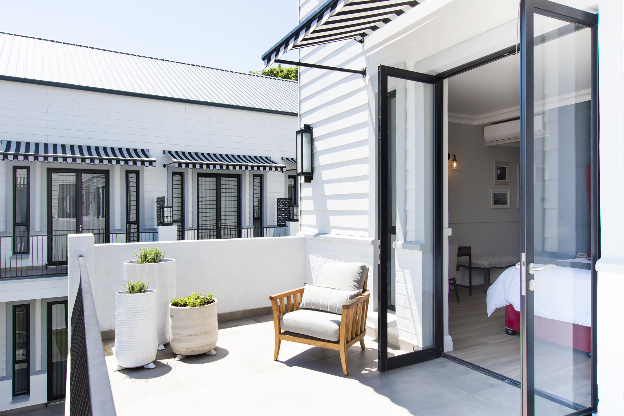 Superior-room-with-courtyard-view-